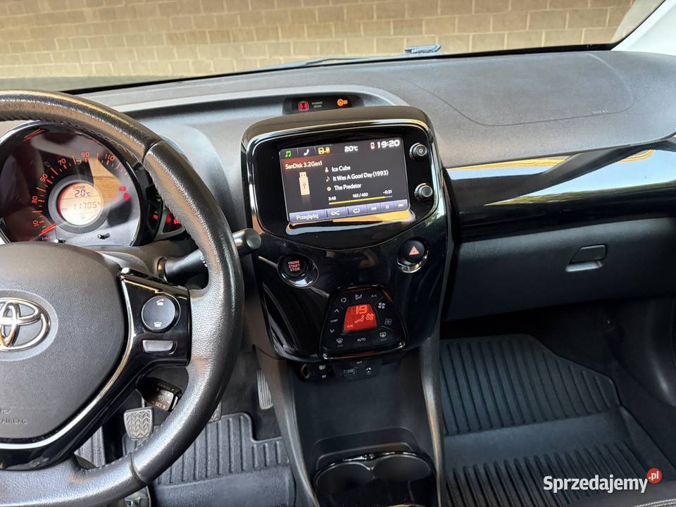 Toyota auto niski przebieg skóra wyposażenie gniazdo USB Samochody osobowe