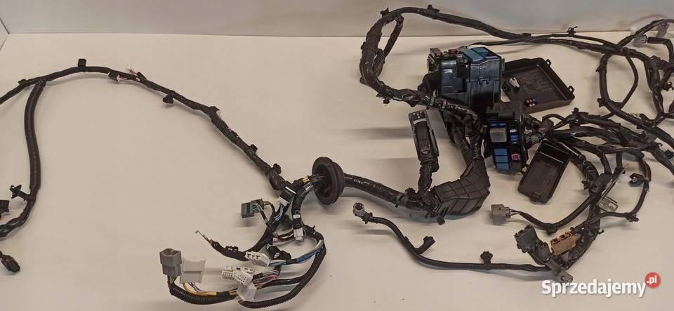SUZUKI SWIFT VII MK9 WIĄZKA KOMORY SILNIKA Materiały instalacyjne sprzedam