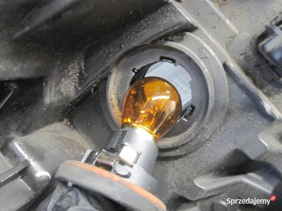 OPEL VIVARO B 16r lampa prawa przód 260108099R osobowe Kielce