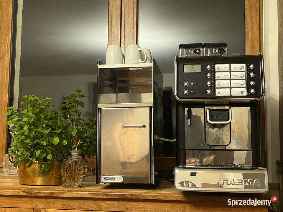 Ekspres do kawy z chłodziarką i podgrzewaczem Piechowice
