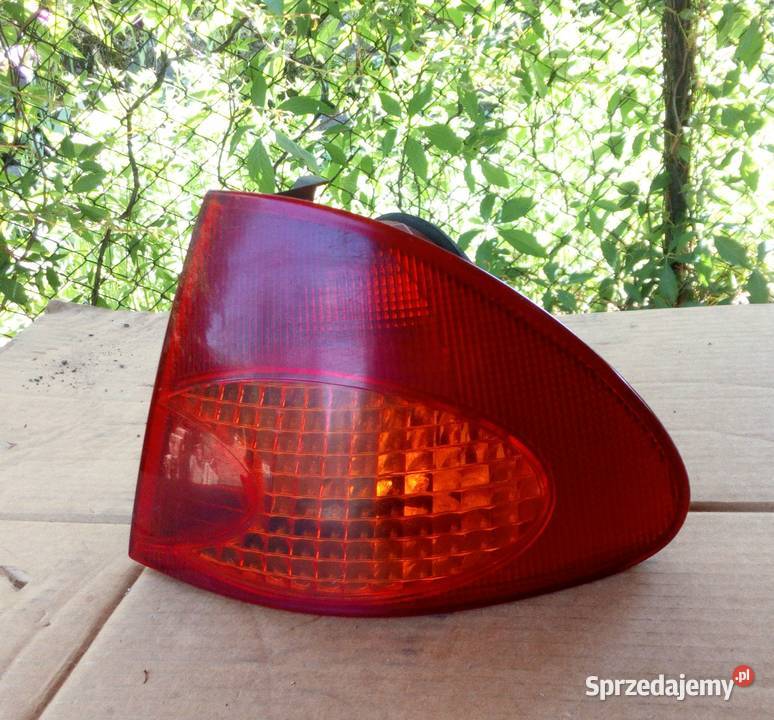 Lampa tylna prawa Toyota Avensis 19982000 Sochaczew