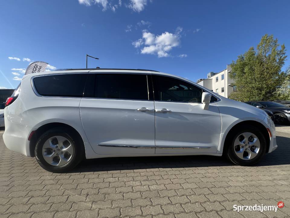 Chrysler Pacifica 2018 nieuszkodzony mazowieckie