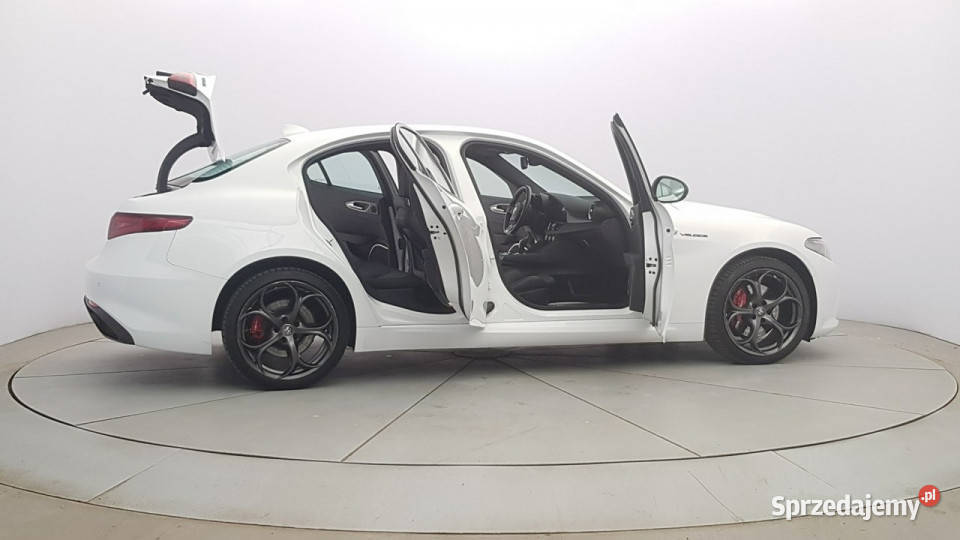 Alfa Romeo Giulia 20 Turbo Veloce Q4 Z Polskiego asystent pasa ruchu