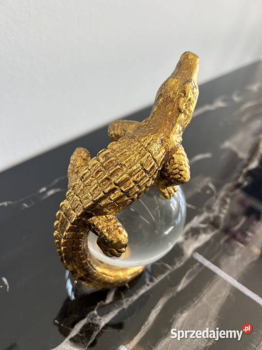 Figura dekoracyjna krokodyl na kuli 17x12x9 Golkowice