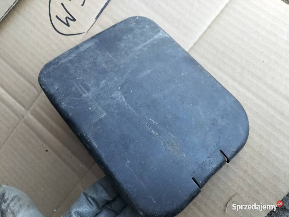 AUDI 80B3 80B4 SEDAN OSŁONA LAMPY PRAWEJ KLAPY sprzedam