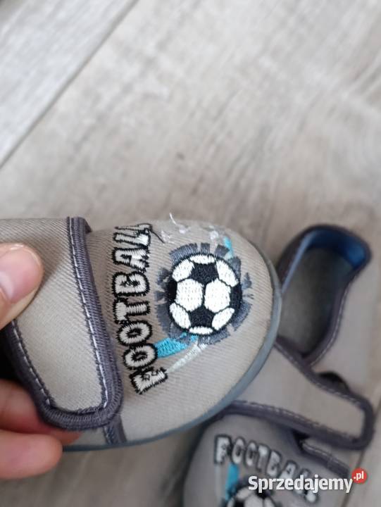 kapcie chłopięce buty rozmiar 25 długość wkładki