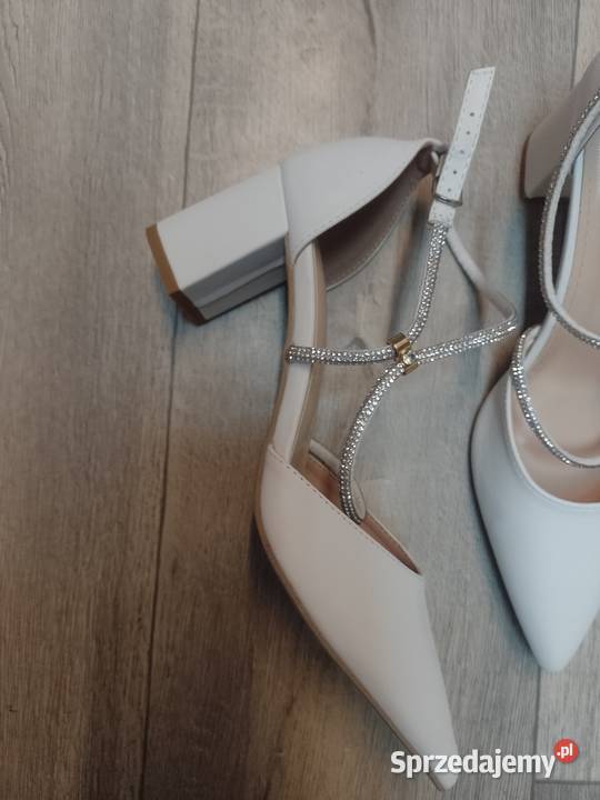 42 Białe bogato zdobione czółenka wieczorowe z małopolskie Kraków