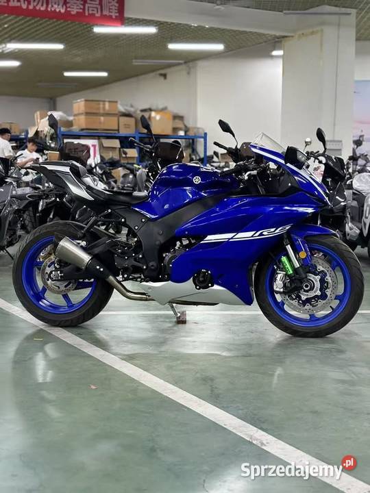 Motocykl Yamaha YZFR6 cruiser Podchybie