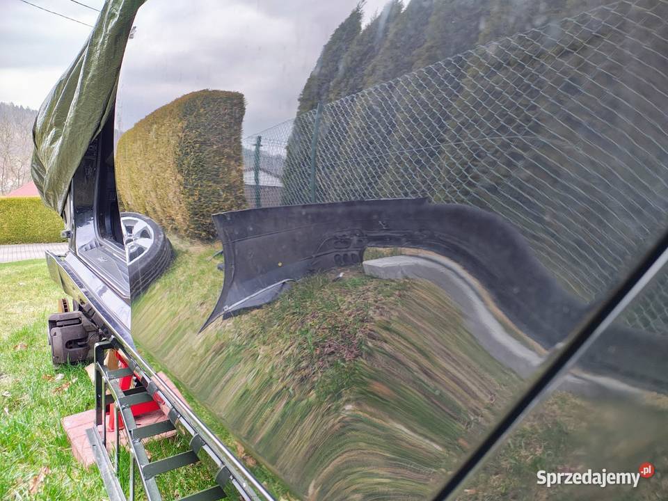 Drzwi lewy tył BMW E61 Black Saphir Metalic osobowe Świnna