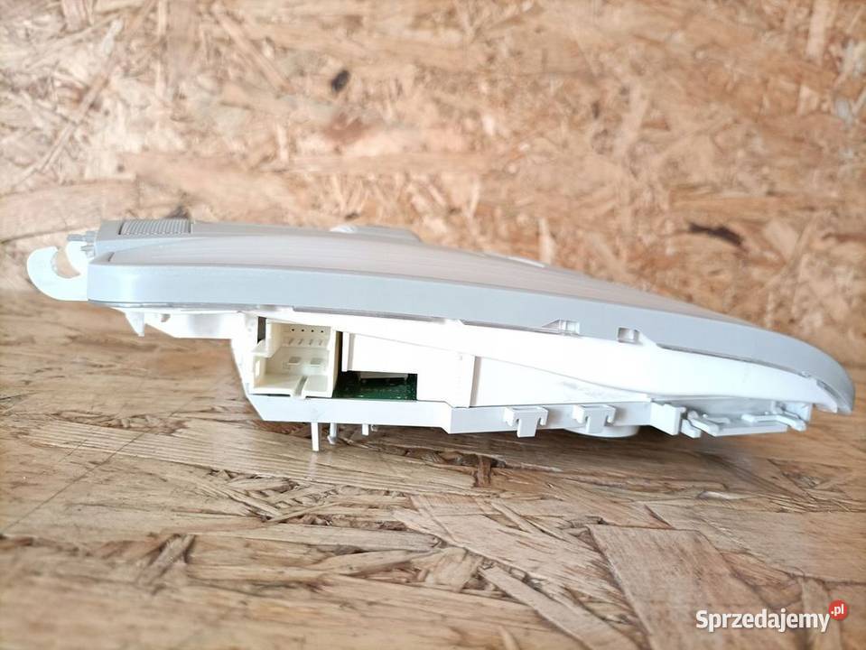 MERCEDES E KLASA W212 LAMPKA PODSUFITKI osobowe Pleszew