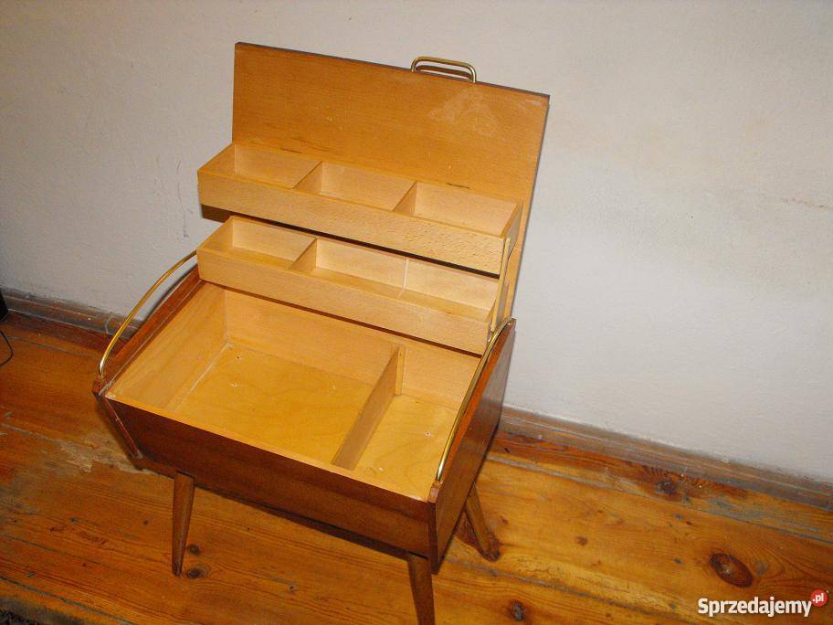 Drewniany niciakprzybornik krawiecki z lat 60 Skierniewice