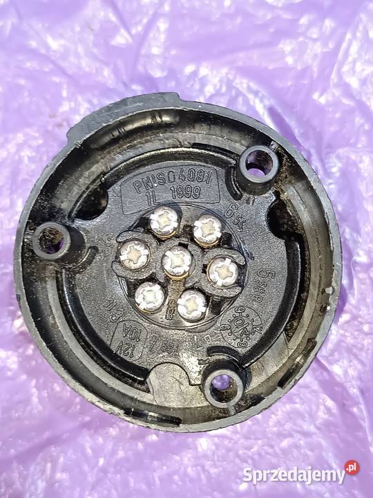 Gniazdo do przyczepy i kluczyki