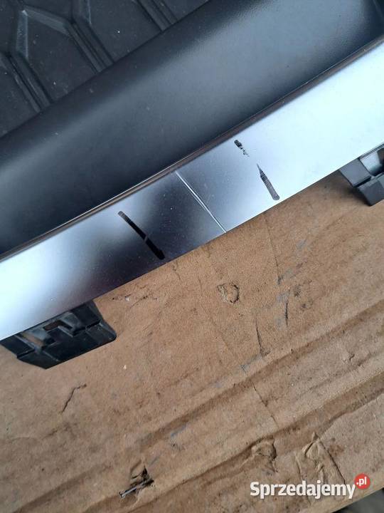 Prawa kratka Audi A4 B9 Lift SLine 8W0807682AM Części samochodowe dolnośląskie sprzedam