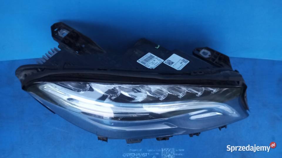 LAMPA PRAWY PRZÓD EUROPA XENON A1569061800