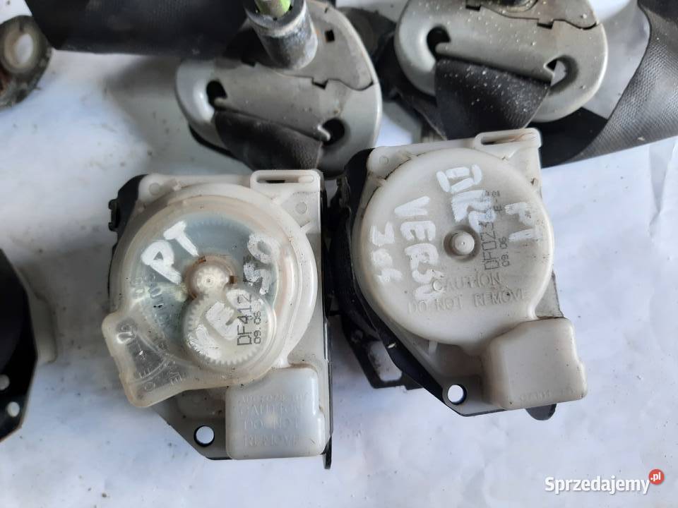 TOYOTA AVENSIS VERSO 0103 komplet tylnych pasów Ksawerów sprzedam