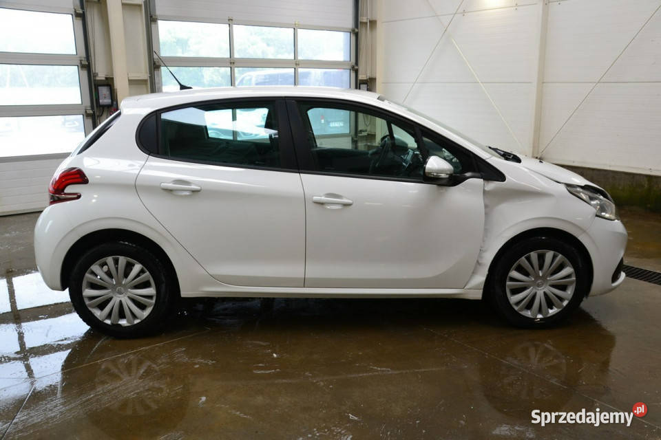 Peugeot 208 15 hdi 100 model 2020 wersja 208 Kęty