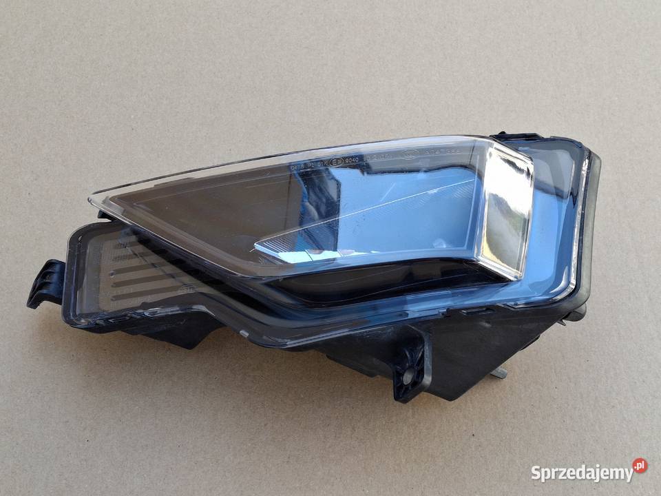 VW GOLF SPORTSVAN HALOGEN PRZECIWMGIELNY LEWY Bieleń