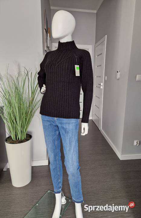 Czarny sweter ze stójką Rozmiar 40(L) Nowogard