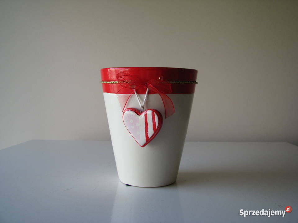 Ceramiczna osłonka na doniczkę z serduszkiem