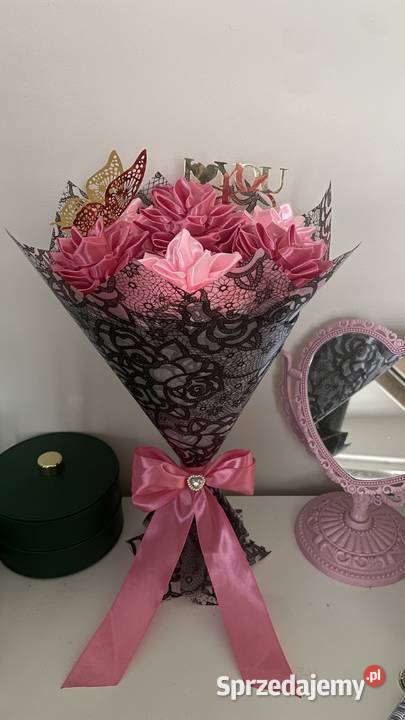 Bukiet kwiatów ze wstążki Darłowo