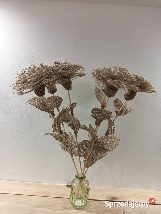 Kwiaty z naturalnej juty