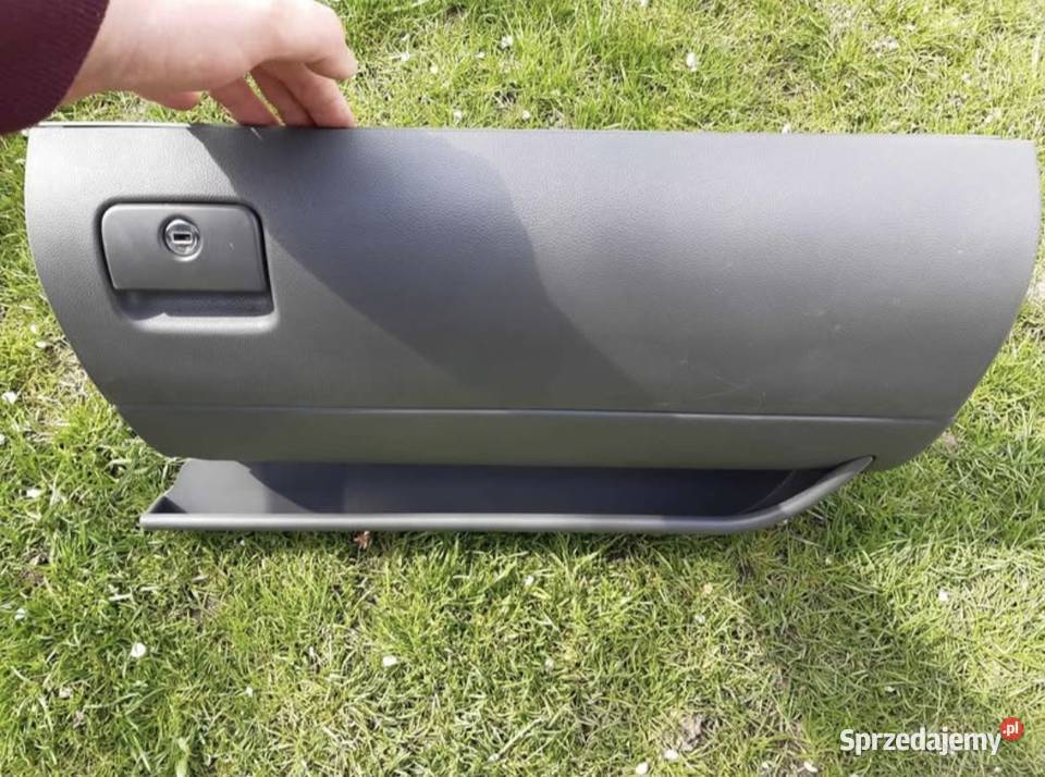 Schowek Seat LeonToledoAudi A3 ze zmieniarką osobowe Opatów sprzedam