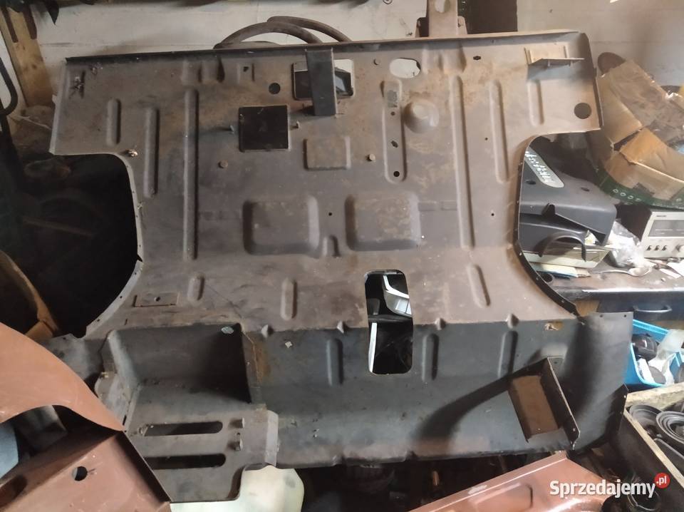 Podloga bagażnika fiat 126p nadkole próg Toruń