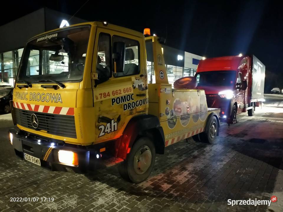 Mercedes 814 Holownik Pomoc Drogowa Laweta z Trąbki Małe