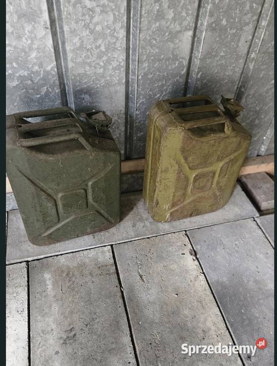 Stare metalowe kanistry wojskowe 20L LWP PRL Pruchnik