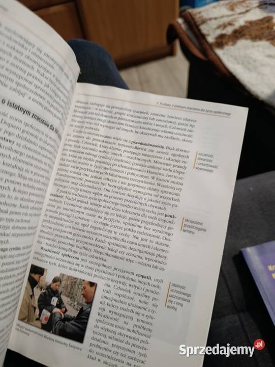 Podręcznik do wiedzy o społeczeństwie liceum i tradycyjny podręcznik Poznań sprzedam