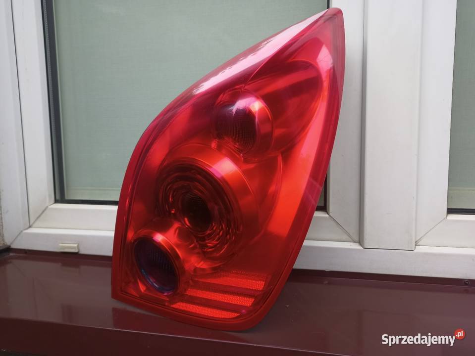 Nissan Primera P12 hatchback HB lampa tył tylna osobowe Sieradz
