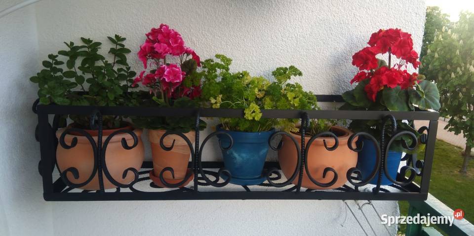 Kwietnik kwiaty donice doniczki skrzynki balkonowe