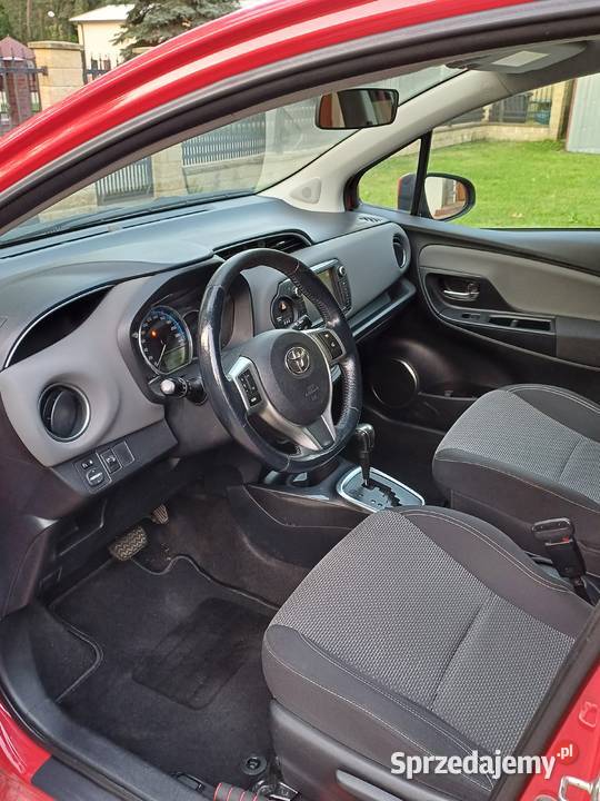 Yaris Hybrid HSD nieuszkodzony Warszawa sprzedam