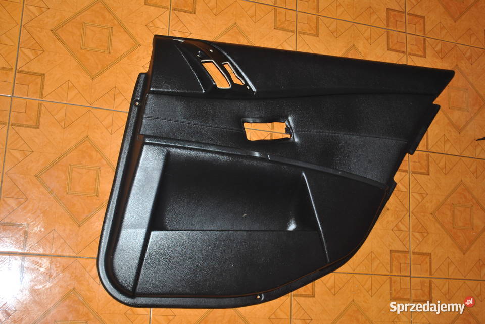 Poszycie drzwi prawy tył BMW E60 E61 czarna Poręba