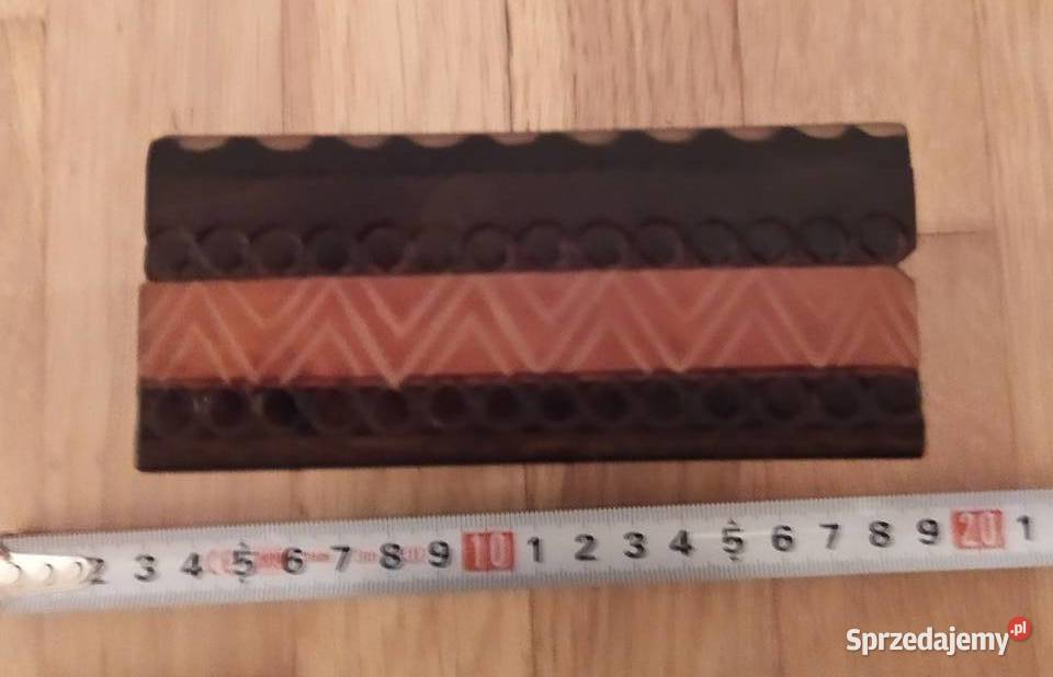 167 SZKATUŁKA DREWNIANA NA DROBIAZGI Z PRL sprzedam