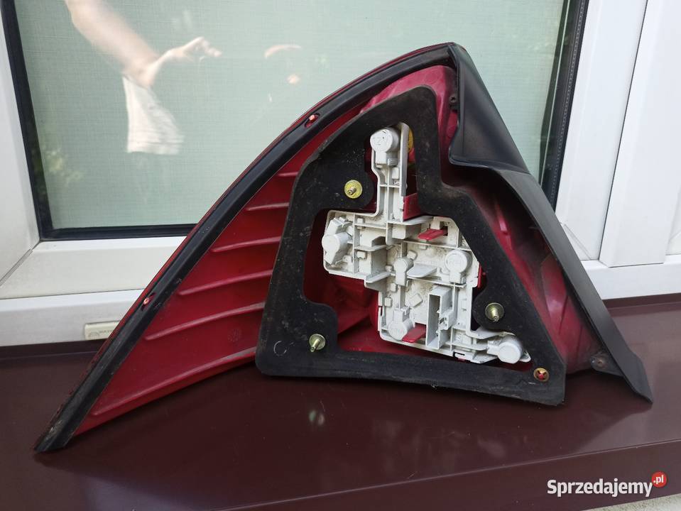 Ford Mondeo MK3 III HB hatchback lampa tył tylna osobowe Sieradz