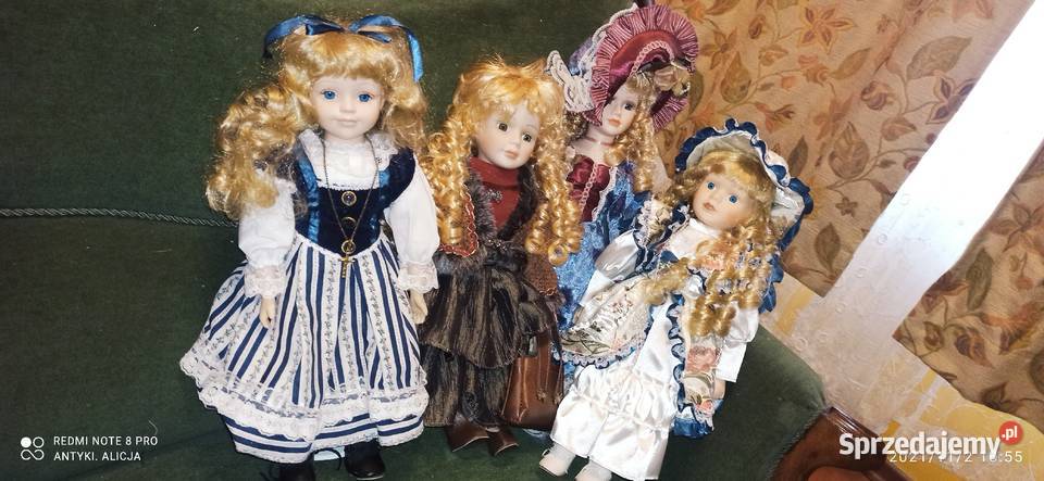 Lalka z kokardą we włosach i krzyżykiemLalka Gdańsk