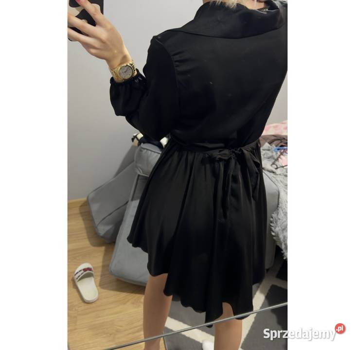 Elegancka czarna sukienka satynowa z paskiem Osielsko