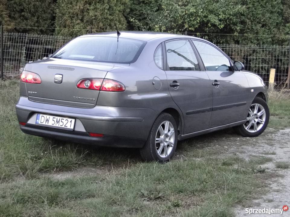 Seat Cordoba 14 benzyna produkcji 2005 kupiony w polskim salonie Olkusz sprzedam