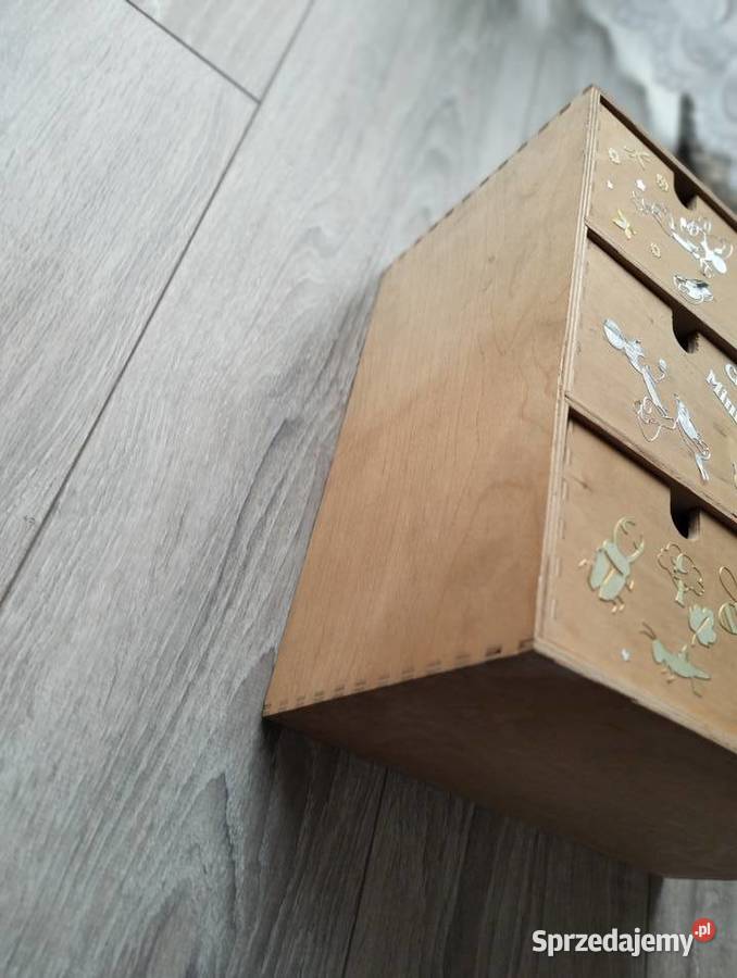szafka z półkami organizer