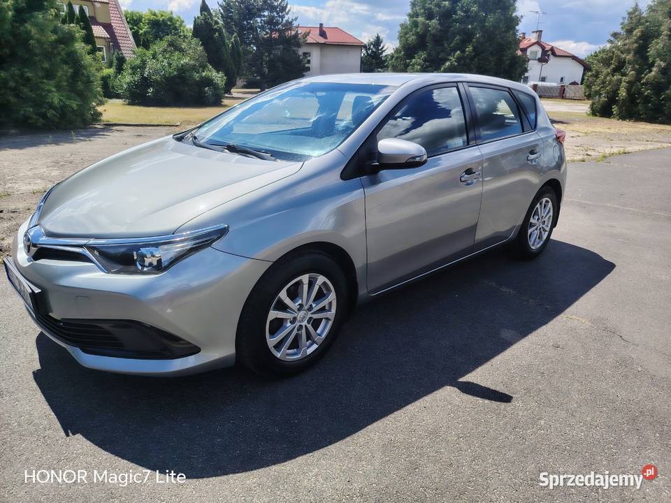 Auris 16 benzyna salon oryginał lakier 2X koła Łask sprzedam