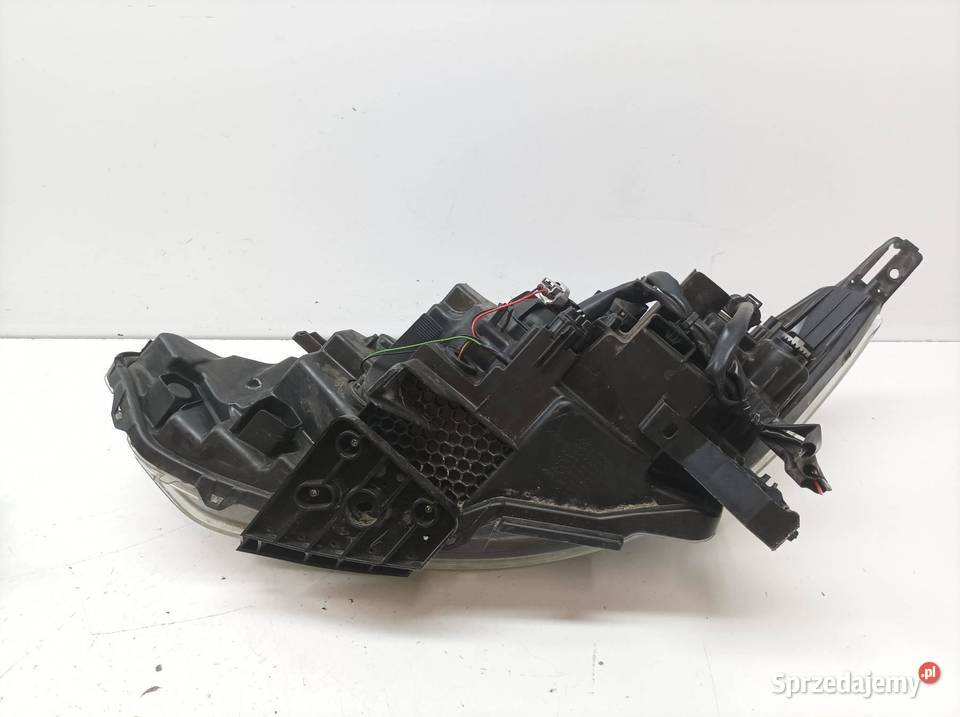 LAMPA PRZÓD PRAWA EUROPA Nissan Qashqai II 2013 Rok produkcji 2017 sprzedam