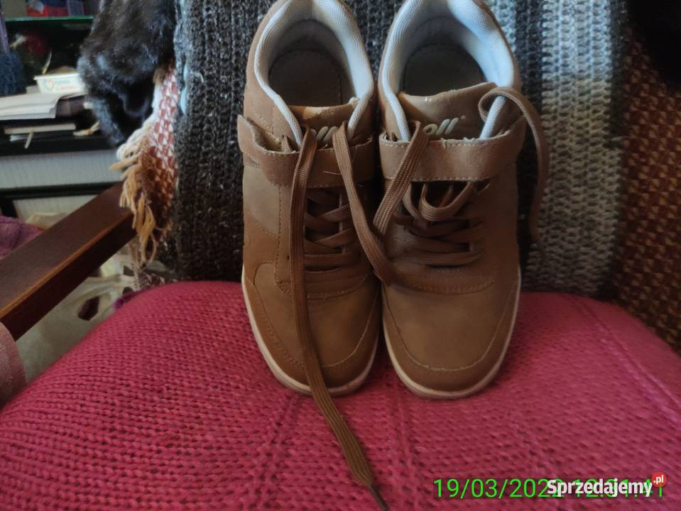 Zamszowe sneakersy na koturnie łódzkie Łódź