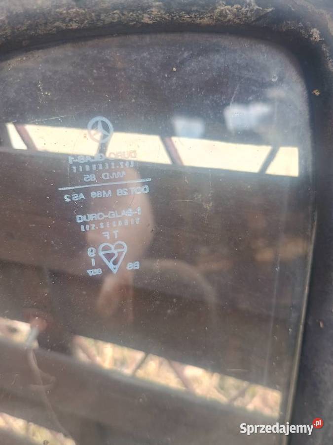 Szyba boczna drzwi trójkąt Mercedes 207d kaczka sprzedam