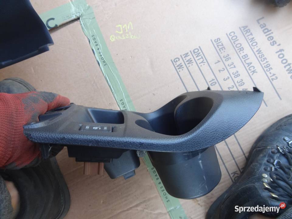 UCHWYT NA KUBKI QASHQAI J11 LIFT 969664EA1A Uchwyty fabryczne