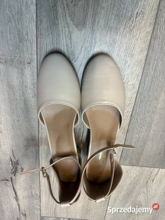 40 Beżowe czółenka wieczorowe z zapięciem Nowe