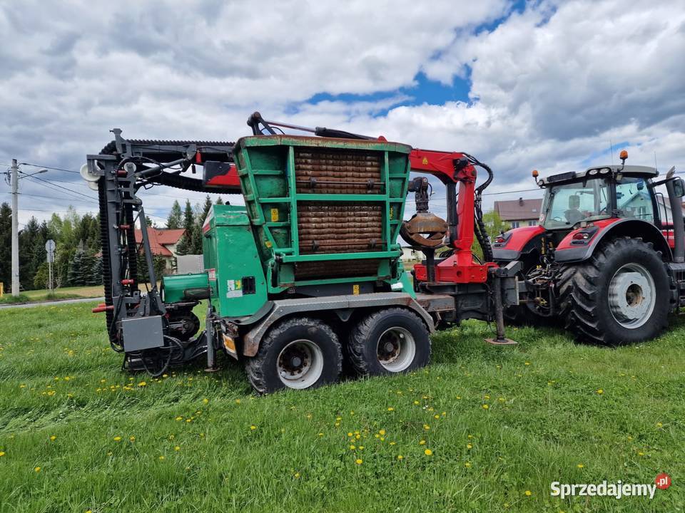 Rębak JENZ HEM 582 z ciągnikiem Massey Ferguson Jordanów