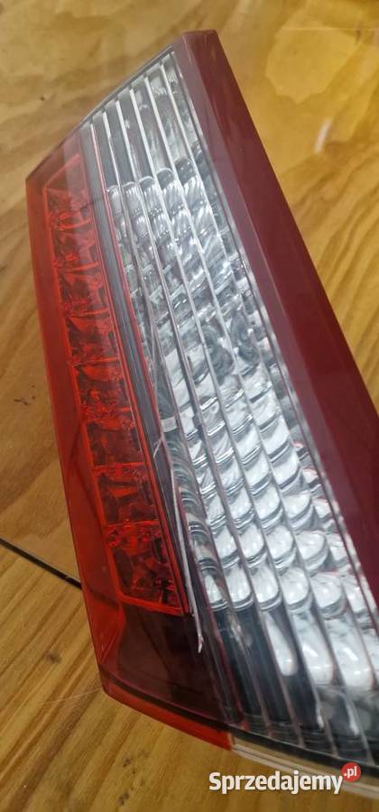 Lampa prawa w klapę Renault Laguna 3 2011 Polift Świętochłowice