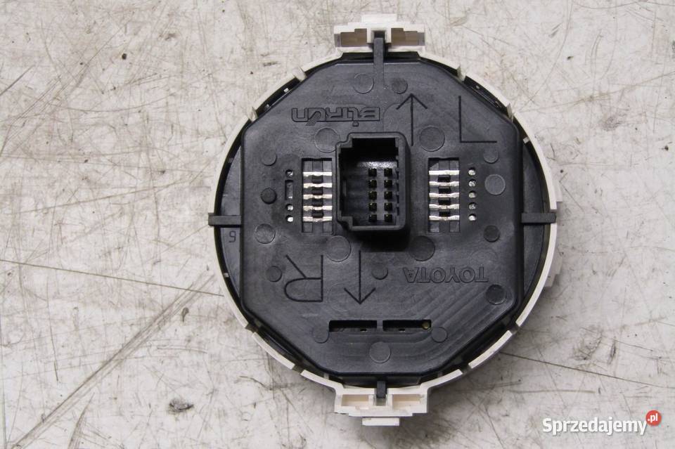 PRZEŁĄCZNIK ŚWIATEŁ AWARYJNYCH TOYOTA YARIS III