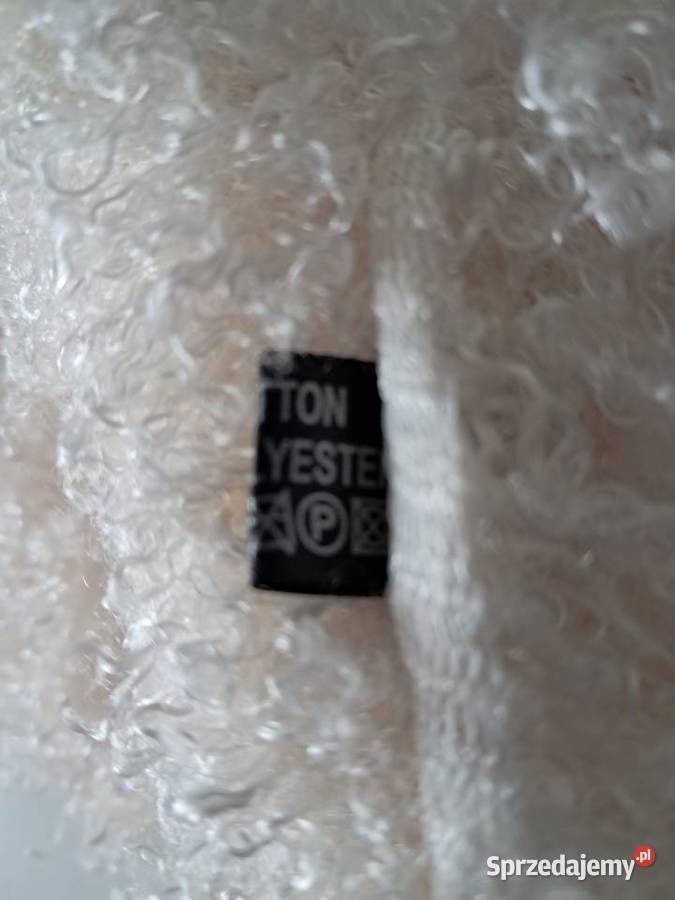 Szalikokomin biały z boucle do sprzedania Kraków